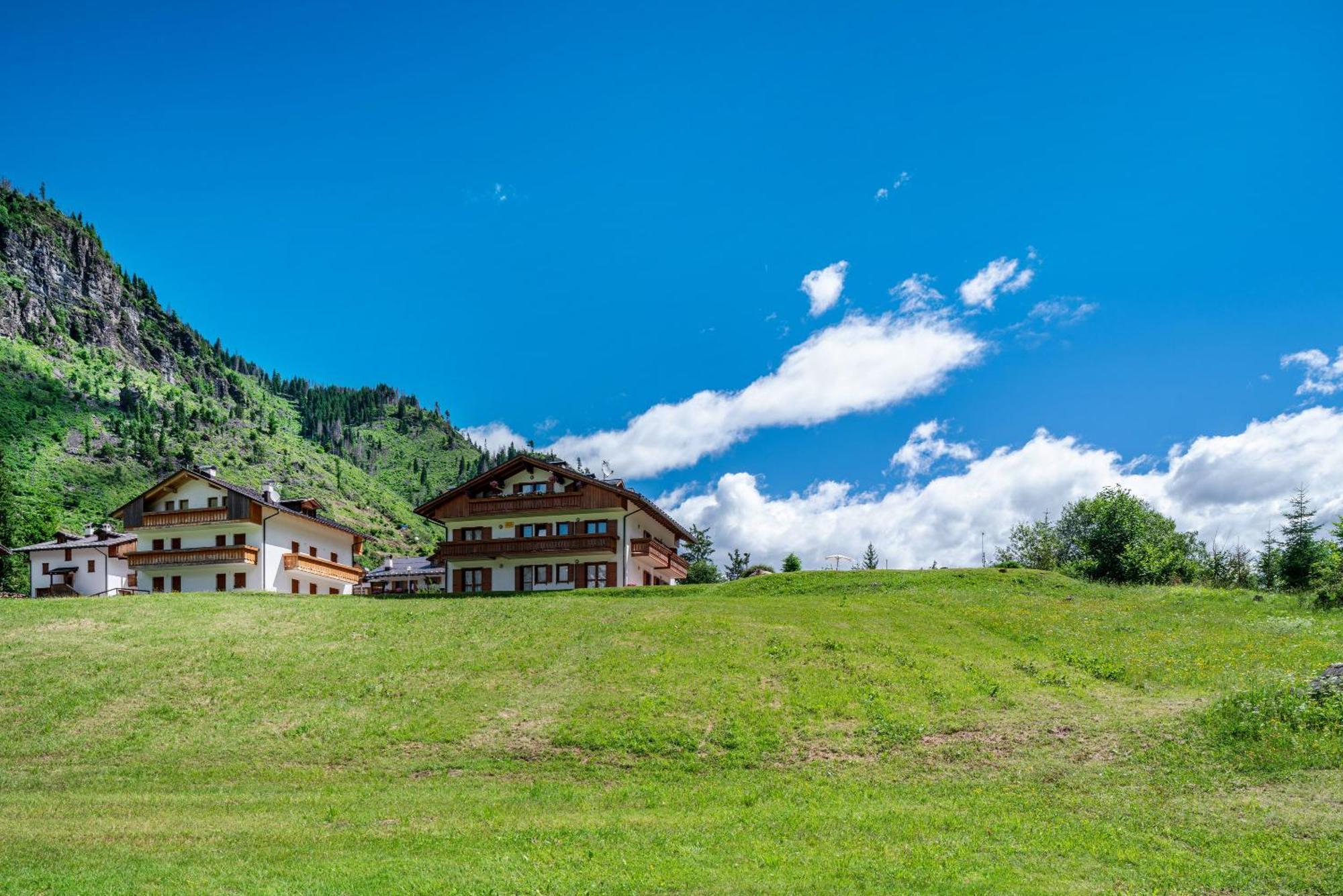 Appartamenti Vittoria Rocca Pietore Exterior foto