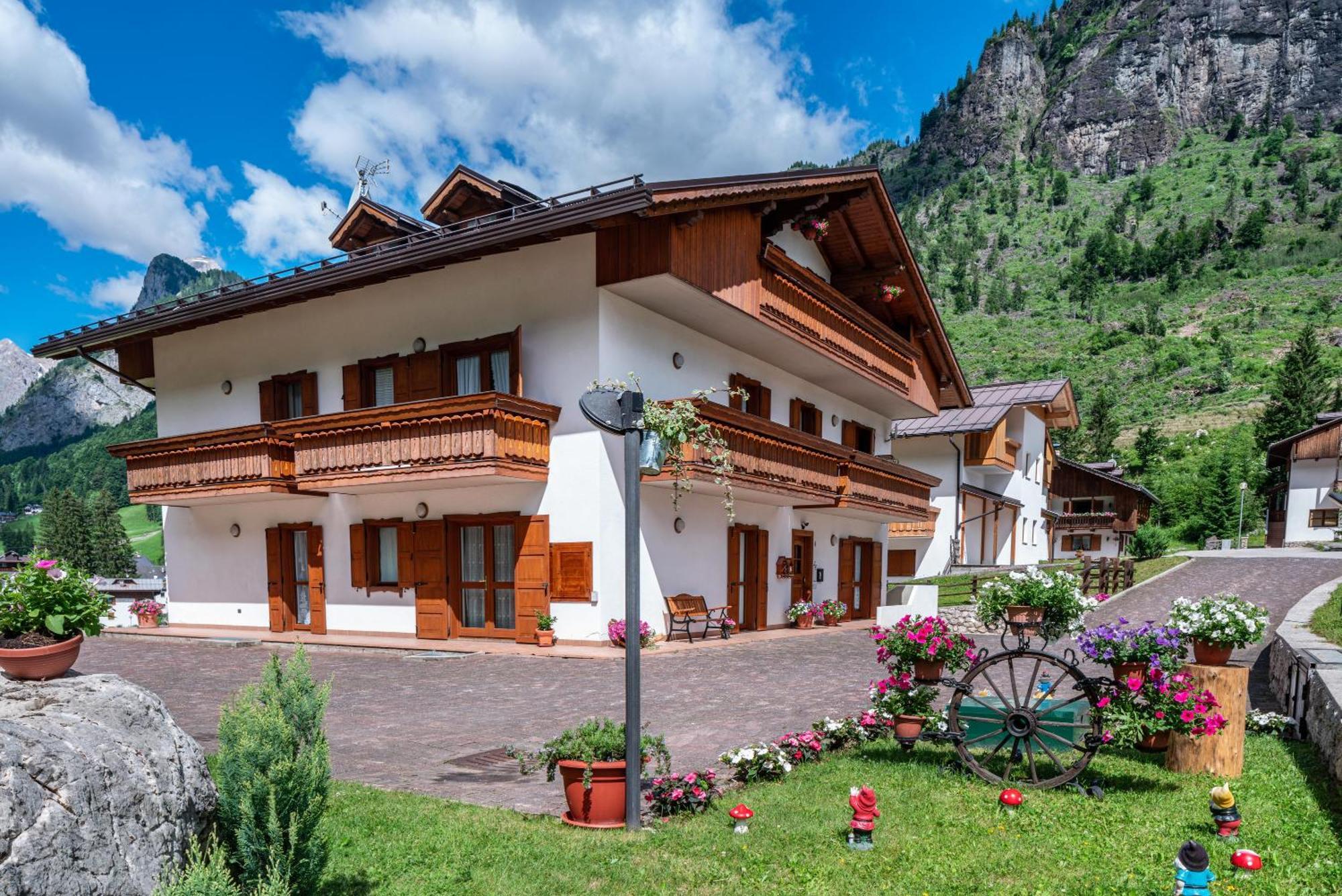 Appartamenti Vittoria Rocca Pietore Exterior foto